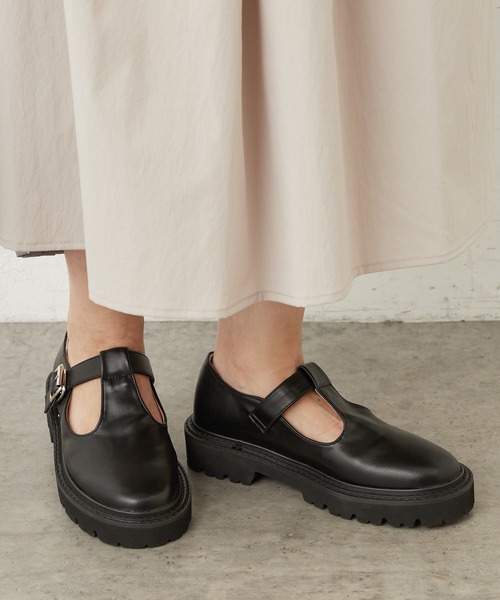 Lui's（ルイス）の「Tデザインボリュームシューズ（ローファー・レディース・オフホワイト/ブラック・23.5cm/24.5cm）」の13枚目の写真