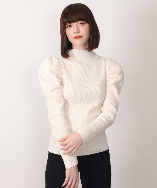 LOUISE ODIER(ルイーズオディール)の「ハイネックパワーショルダーニット(ニット/セーター・レディース・ホワイト/ブラック/グレイッシュベージュ・MEDIUM)」の4枚目の写真