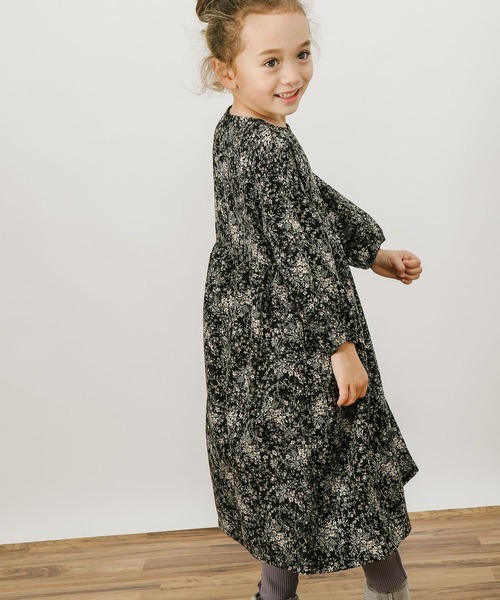 BAYFLOW（ベイフロー）の「[KIDS]ガーリースモックワンピ（ワンピース・キッズ・ブラック/ベージュ・110cm/120cm/130cm/140cm/100cm）」の12枚目の写真