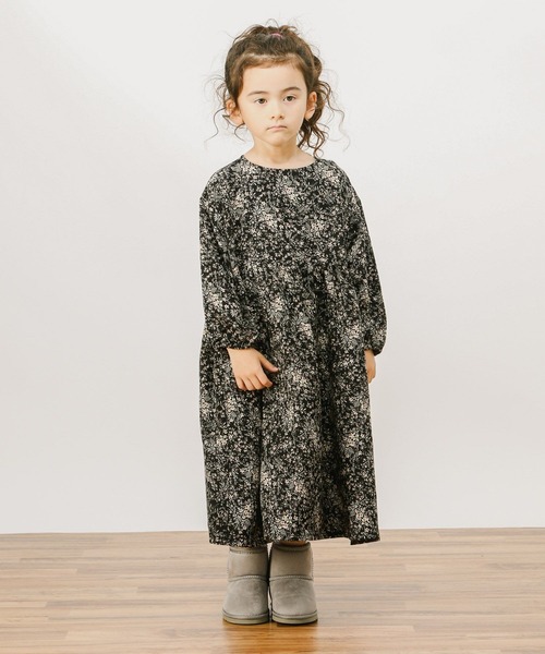 BAYFLOW（ベイフロー）の「[KIDS]ガーリースモックワンピ（ワンピース・キッズ・ブラック/ベージュ・110cm/120cm/130cm/140cm/100cm）」の4枚目の写真