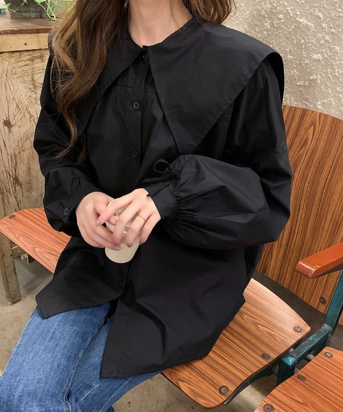 me+em select（ミームセレクト）の「シャーリングビッグカラーギャザーブラウス《NEWカラー3色追加！ 》（シャツ/ブラウス・レディース・ホワイト/ブラック/ブラウン/ブルー/グリーン/コーラルピンク・FREE）」の3枚目の写真