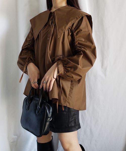 me+em select（ミームセレクト）の「シャーリングビッグカラーギャザーブラウス《NEWカラー3色追加！ 》（シャツ/ブラウス・レディース・ホワイト/ブラック/ブラウン/ブルー/グリーン/コーラルピンク・FREE）」の8枚目の写真