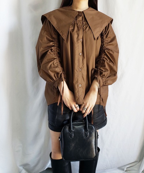 me+em select（ミームセレクト）の「シャーリングビッグカラーギャザーブラウス《NEWカラー3色追加！ 》（シャツ/ブラウス・レディース・ホワイト/ブラック/ブラウン/ブルー/グリーン/コーラルピンク・FREE）」の20枚目の写真