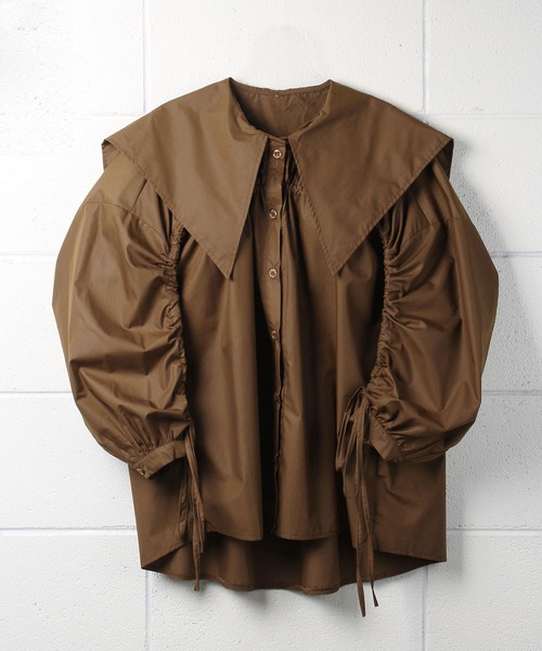 me+em select（ミームセレクト）の「シャーリングビッグカラーギャザーブラウス《NEWカラー3色追加！ 》（シャツ/ブラウス・レディース・ホワイト/ブラック/ブラウン/ブルー/グリーン/コーラルピンク・FREE）」の18枚目の写真