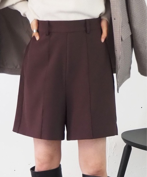 tiptop（ティップトップ）の「【2サイズ展開】フロントタックスラックスショートパンツ【web限定Sサイズ・セットアップ対応】（スラックス・レディース・ブラック/ダークブラウン/アイボリー/A/ネイビー/B/グレー/チャコールグレー・S/M）」の5枚目の写真