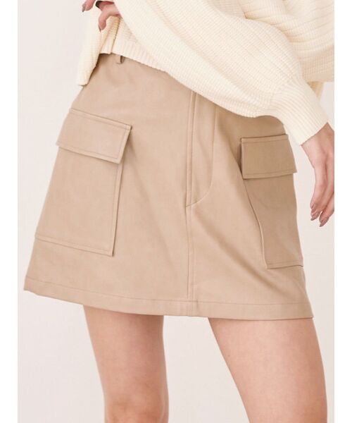 EVRIS（エヴリス）の「エコレザーポケットミニスカート（スカート・レディース・グリーン/ベージュ/ブラック・SMALL/MEDIUM）」の3枚目の写真