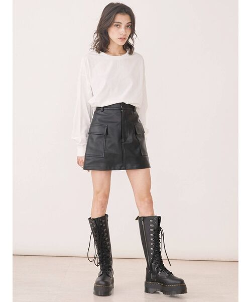 EVRIS（エヴリス）の「エコレザーポケットミニスカート（スカート・レディース・グリーン/ベージュ/ブラック・SMALL/MEDIUM）」の4枚目の写真