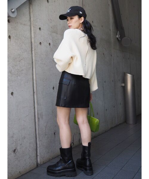 EVRIS（エヴリス）の「エコレザーポケットミニスカート（スカート・レディース・グリーン/ベージュ/ブラック・SMALL/MEDIUM）」の13枚目の写真