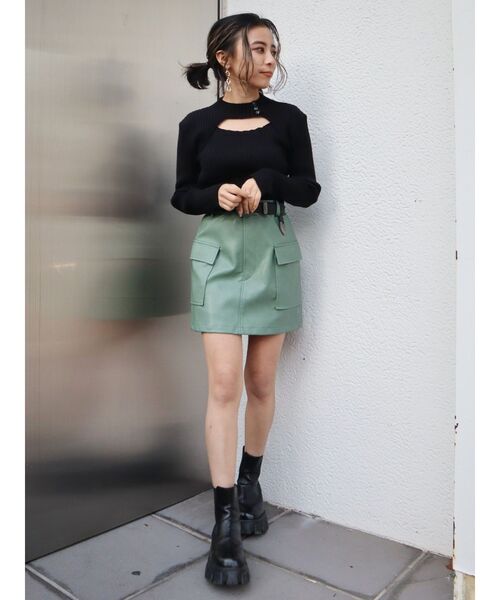 EVRIS（エヴリス）の「エコレザーポケットミニスカート（スカート・レディース・グリーン/ベージュ/ブラック・SMALL/MEDIUM）」の17枚目の写真
