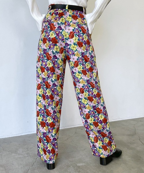 PAGEBOY(ページボーイ)の「フラワー柄パンツ(その他パンツ・レディース・ブラック系その他/ホワイト系その他・FREE)」の3枚目の写真