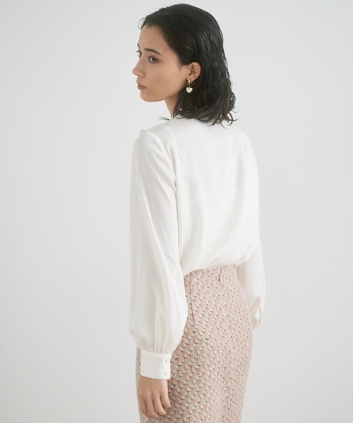 ANAYI（アナイ）の「サテンアムンゼンフリル ブラウス（シャツ/ブラウス・レディース・ベージュ/ホワイト・38）」の20枚目の写真