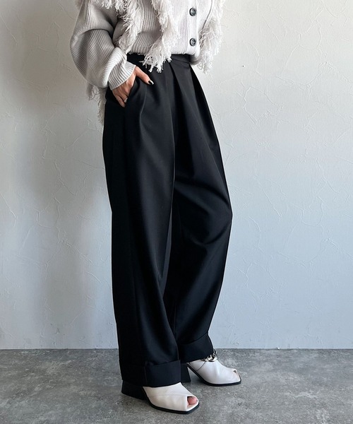 PAGEBOY(ページボーイ)の「CORE / ダッドタックパンツ(スラックス・レディース・ブラック/ベージュ・S/M)」の2枚目の写真