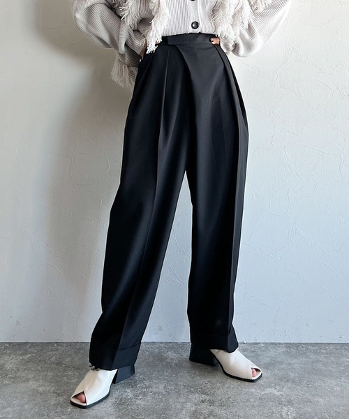 PAGEBOY(ページボーイ)の「CORE / ダッドタックパンツ(スラックス・レディース・ブラック/ベージュ・S/M)」の4枚目の写真