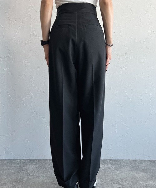 PAGEBOY(ページボーイ)の「CORE / ダッドタックパンツ(スラックス・レディース・ブラック/ベージュ・S/M)」の5枚目の写真