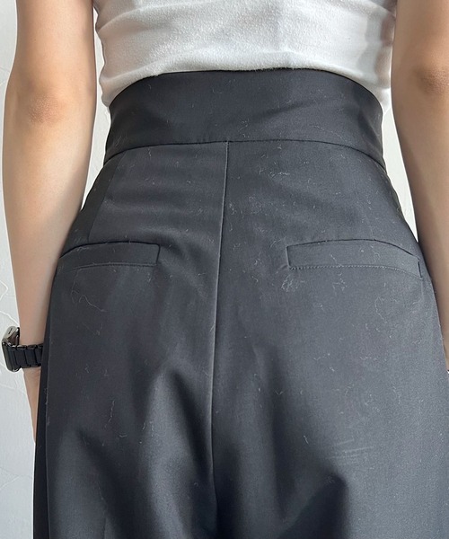 PAGEBOY(ページボーイ)の「CORE / ダッドタックパンツ(スラックス・レディース・ブラック/ベージュ・S/M)」の14枚目の写真