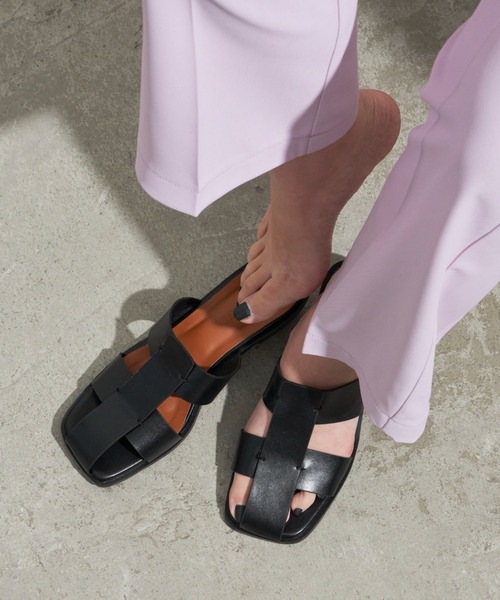 Aunt Marie's（アントマリーズ）の「センターラインフェイクレザーサンダル（サンダル・レディース・ブラック/ブラウン・L/M/S）」の2枚目の写真