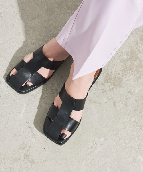 Aunt Marie's（アントマリーズ）の「センターラインフェイクレザーサンダル（サンダル・レディース・ブラック/ブラウン・L/M/S）」の3枚目の写真