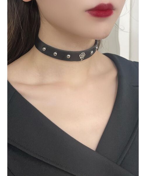EATME（イートミー）の「クロスローズフェイクレザーチョーカー（チョーカー・レディース・ブラック・FREE）」の2枚目の写真