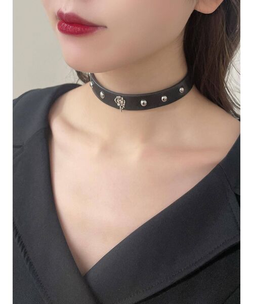 EATME（イートミー）の「クロスローズフェイクレザーチョーカー（チョーカー・レディース・ブラック・FREE）」の3枚目の写真