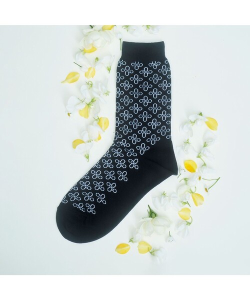 ANEVER(アンエバー)の「モノグラム ソックス IN フラワーポーチ(ソックス/靴下・レディース・ブラック系/ホワイト系・F)」の2枚目の写真