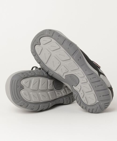 KEEN(キーン)の「KNOTCH HOLLOW / ノッチ ホロー / キッズ スニーカー(スニーカー・キッズ・ブラック・23.5cm/22.5cm/21cm/20cm/22cm)」の3枚目の写真