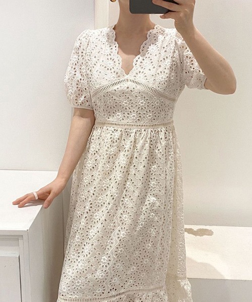 Leja（レジャ）の「【LEJA】Vネックレース花柄刺繍ロング