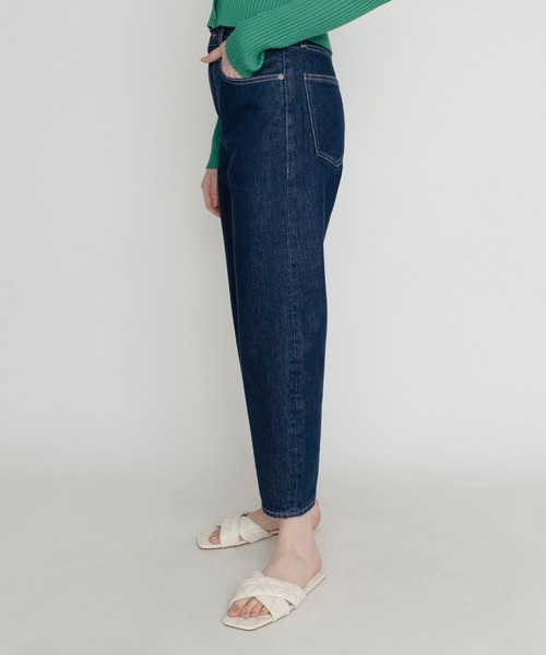 Levi's(リーバイス)の「Levi's/リーバイス LEVI'S(R) MADE&CRAFTED(R) BARREL SPRING RINSE(デニムパンツ・レディース・ダークインディゴブルー・24inch/25inch/26inch/27inch/23inch/28inch)」の2枚目の写真