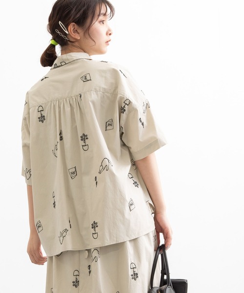 POU DOU DOU(プードゥドゥ)の「Favoris線画刺繍半袖ブラウス(シャツ/ブラウス・レディース・ライトブルー/ブラック/ライトベージュ・3)」の9枚目の写真