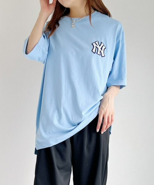 MLB Korea（エムエルビーコリア）の「MLB Korea(エムエルビーコリア)/オーバーサイズ ベーシック モノグラム バックロゴ Tシャツ（Tシャツ/カットソー・レディース・ブラック/ベージュ/サックスブルー・M/L/XL）」の10枚目の写真