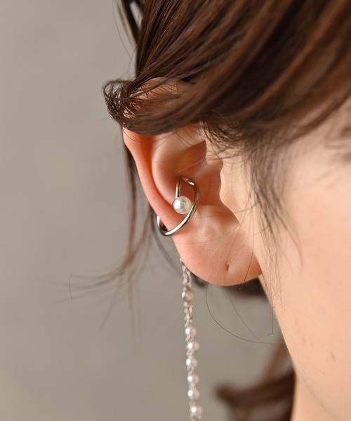 Kana（カナ）の「2連 ロングチェーン パール 結婚式 お呼ばれ イヤーカフ（イヤーカフ・レディース・シルバー/ゴールド・フリー）」の2枚目の写真