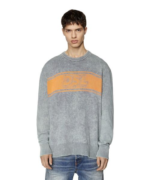 DIESEL（ディーゼル）の「メンズ ニット ロゴ（ニット/セーター・メンズ・グレー/レッド・SMALL/MEDIUM/LARGE/X-SMALL/X-LARGE/XX-LARGE）」の8枚目の写真