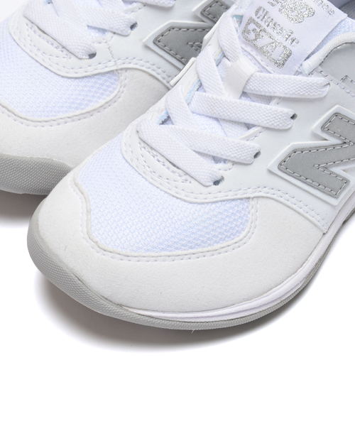 こども ビームス（コドモビームス）の「NEW BALANCE × こども ビームス / 別注 "KS574" SP (14～21cm)（スニーカー・キッズ・ホワイト・14cm/15.5cm/16.5cm/17cm/15cm/18.5cm/19.5cm/19cm/14.5㎝/18cm/17.5cm/16cm/21cm/20.5cm/20cm）」の2枚目の写真