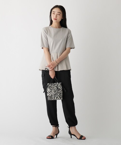 OPAQUE.CLIP(オペークドットクリップ)の「◆シルキースーピマ ドッキングペプラムカットソー【WEB限定カラー・サイズ】(Tシャツ/カットソー・レディース・チャコールグレー/ブラック/ホワイト系/ライトグレー系7・40/38/42/36)」の16枚目の写真