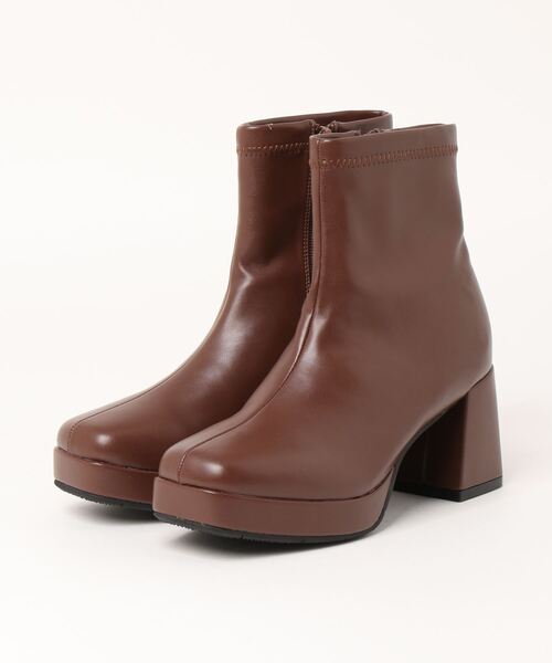 Realta（レアルタ）の「Realta(レアルタ)スクエアートゥストレッチアッパーショートブーツ（ブーツ・レディース・ブラック/ダークブラウン/ホワイト/ブラック系その他・S/M/L/LL）」の4枚目の写真