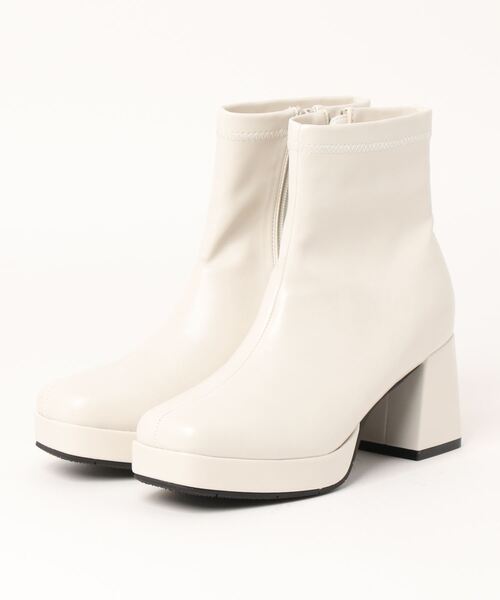 Realta（レアルタ）の「Realta(レアルタ)スクエアートゥストレッチアッパーショートブーツ（ブーツ・レディース・ブラック/ダークブラウン/ホワイト/ブラック系その他・S/M/L/LL）」の6枚目の写真