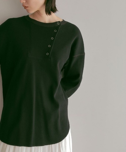 CASA FLINE（カーサフライン）の「フロントスナップサーマルトップス（Tシャツ/カットソー・レディース・ホワイト/ブラック/グレー・FREE）」の10枚目の写真