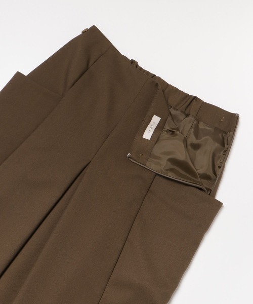 LAATO（ラート）の「TACK LONG TIGHT SKIRT（スカート・レディース・オフホワイト/カーキ・FREE）」の7枚目の写真