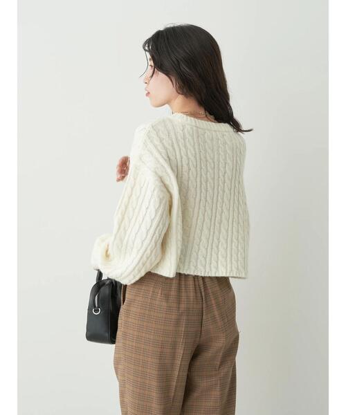 earth music&ecology（アースミュージックアンドエコロジー）の「ショートケーブルニットプルオーバー（ニット/セーター・レディース・アイボリー/ブルー/パープル/ベージュ/イエロー・FREE）」の9枚目の写真