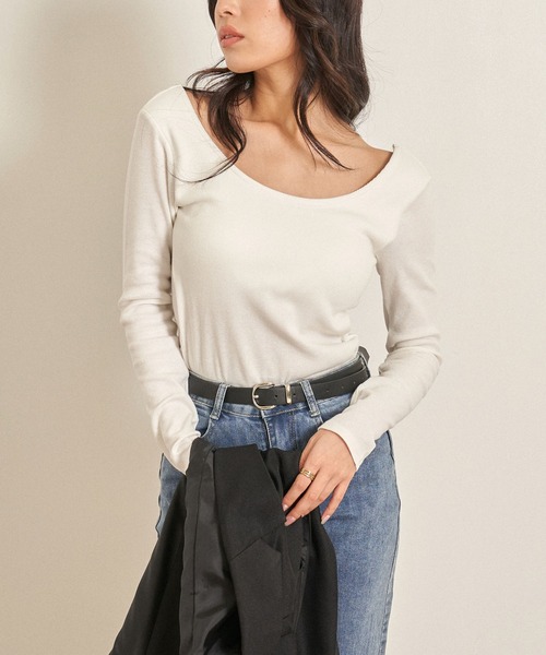 ANAP(アナップ)の「【パット付き】リブロングスリーブトップス(Tシャツ/カットソー・レディース・ホワイト/ブラック/ライトベージュ・FREE)」の2枚目の写真