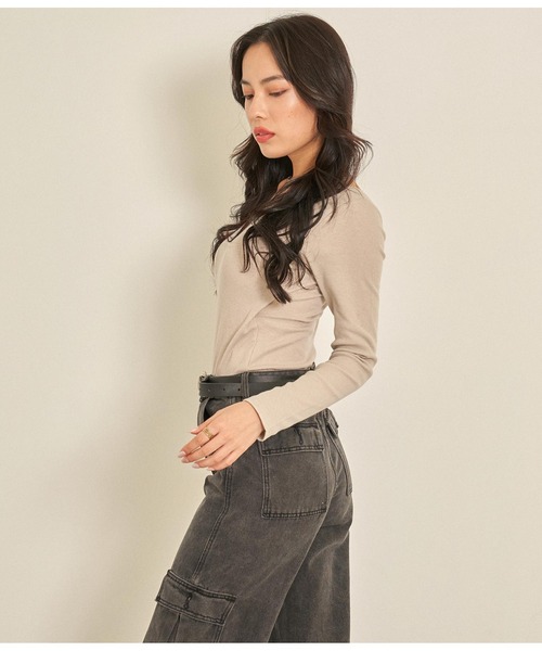 ANAP(アナップ)の「【パット付き】リブロングスリーブトップス(Tシャツ/カットソー・レディース・ホワイト/ブラック/ライトベージュ・FREE)」の6枚目の写真