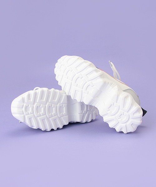 LOVETOXIC（ラブトキシック）の「厚底ダッドスニーカー（スニーカー・キッズ・オフホワイト/ブラック/マルチ・S/L/M）」の6枚目の写真