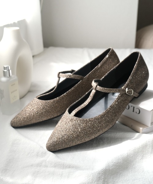 AmiAmi（アミアミ）の「メリージェーンTストラップパンプス/ポインテッドトゥ（パンプス・レディース・グレイッシュベージュ/アイボリー/シルバー/ブラック/ブラック系その他/シルバー系その他/ブラック系その他2/ブロンズ/ベージュ・L/LL/M/S/3L）」の9枚目の写真