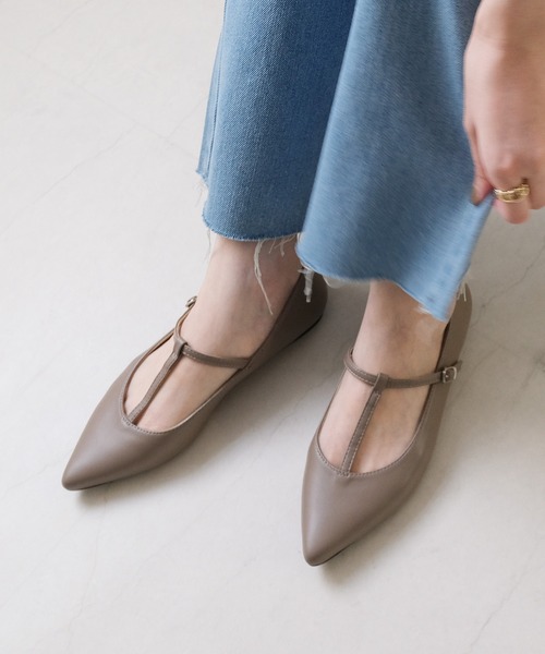 AmiAmi（アミアミ）の「メリージェーンTストラップパンプス/ポインテッドトゥ（パンプス・レディース・グレイッシュベージュ/アイボリー/シルバー/ブラック/ブラック系その他/シルバー系その他/ブラック系その他2/ブロンズ/ベージュ・L/LL/M/S/3L）」の7枚目の写真