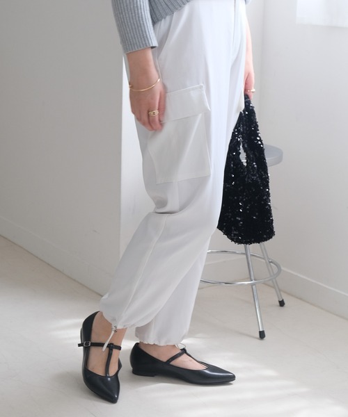 AmiAmi（アミアミ）の「メリージェーンTストラップパンプス/ポインテッドトゥ（パンプス・レディース・グレイッシュベージュ/アイボリー/シルバー/ブラック/ブラック系その他/シルバー系その他/ブラック系その他2/ブロンズ/ベージュ・L/LL/M/S/3L）」の14枚目の写真