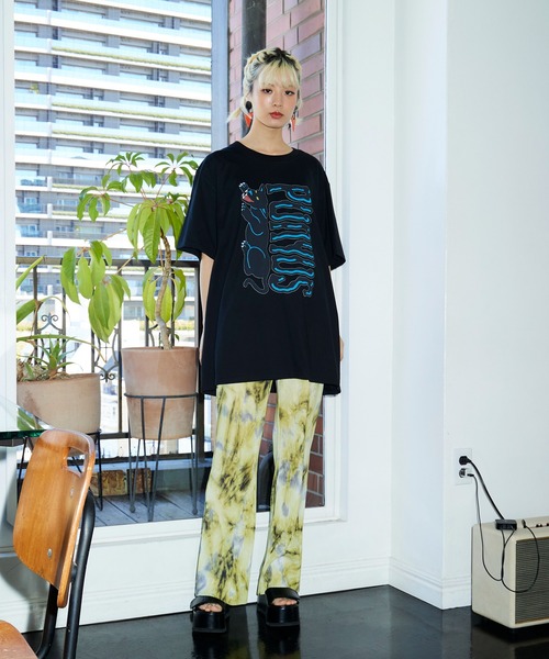 PUNYUS（プニュズ）の「ブラックパンサービッグＴシャツ（Tシャツ/カットソー・レディース・ホワイト/ブラック/イエロー・4/3）」の12枚目の写真