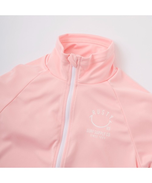 RUSTY（ラスティ）の「RUSTY/ラスティ 水着 水陸両用 吸汗速乾 UVカット ブランド ロゴ ワンポイント フルジップ 長袖 ラッシュガード（ラッシュガード・キッズ・ピンク/ホワイト/ブラック/イエロー/エメラルド・150cm/120cm/110cm/160cm/140cm/100cm/130cm）」の15枚目の写真