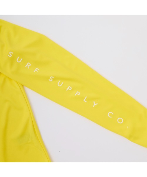 RUSTY（ラスティ）の「RUSTY/ラスティ 水着 水陸両用 吸汗速乾 UVカット ブランド ロゴ ワンポイント フルジップ 長袖 ラッシュガード（ラッシュガード・キッズ・ピンク/ホワイト/ブラック/イエロー/エメラルド・150cm/120cm/110cm/160cm/140cm/100cm/130cm）」の7枚目の写真