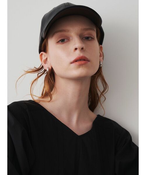ELENDEEK（エレンディーク）の「フェイクレザーキャップ（キャップ・レディース・ブラック/ベージュ・FREE）」の4枚目の写真