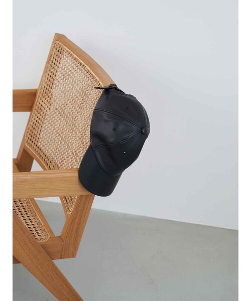 ELENDEEK（エレンディーク）の「フェイクレザーキャップ（キャップ・レディース・ブラック/ベージュ・FREE）」の8枚目の写真
