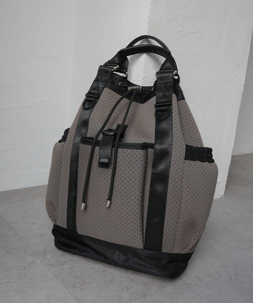 CURI BISCUI（キュリ　ビスキュイ）の「【CURIBISCUI】ネオプレン 巾着リュック（バックパック/リュック・レディース・ベージュ/グレー/ブラック・FREE）」の3枚目の写真